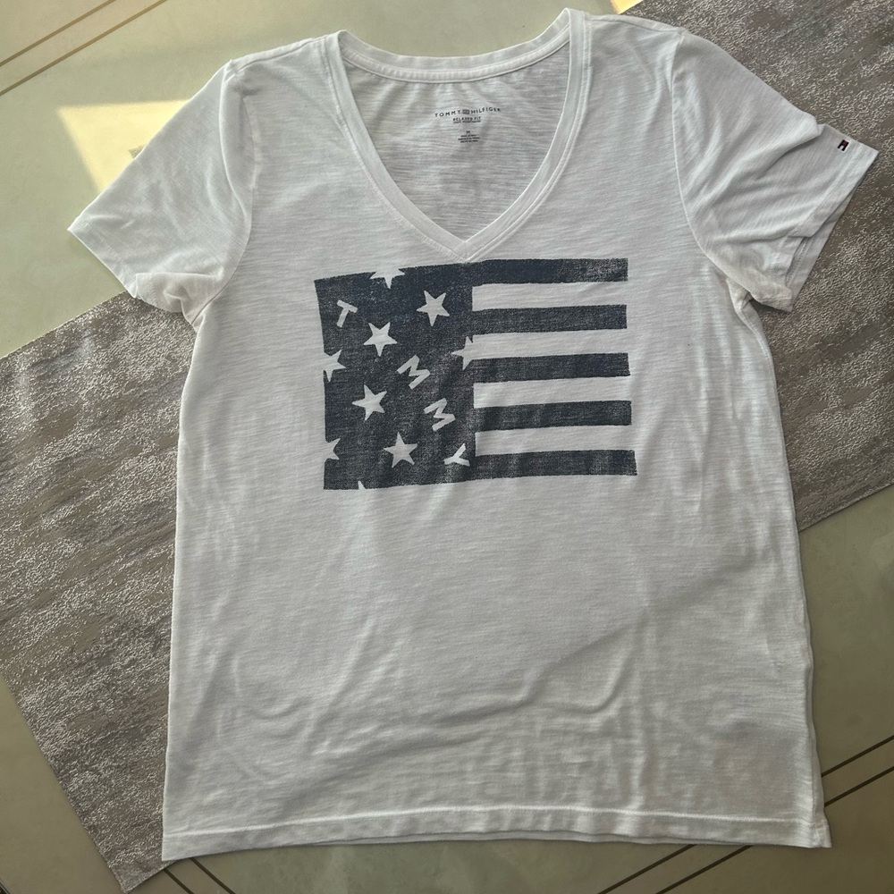 Tommy Hilfiger Women’s Tshirt - Picture 6 of 16